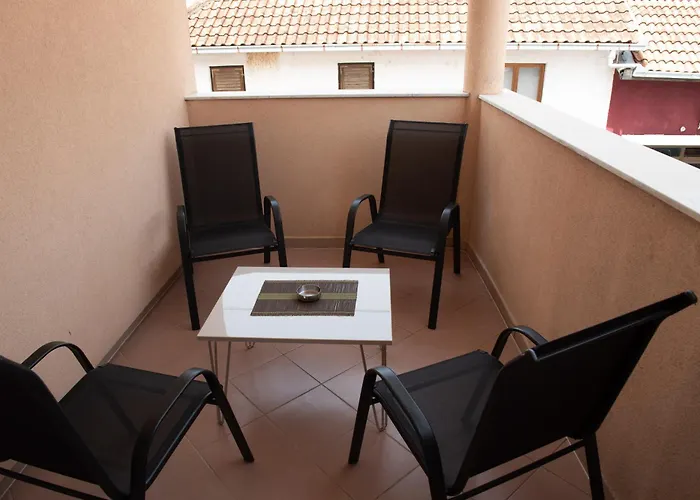 Amarilis موستار